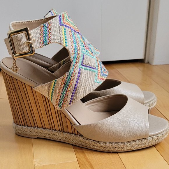 Wedge Sandals - Picture 1 of 8